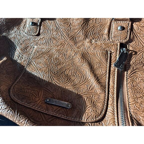 TRINITY RANCH Tooled Leather Concealed Carry Handbag Metal Studs - Picture 5 of 7